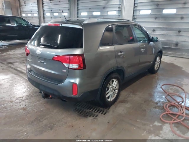 KIA SORENTO LX 2015 5XYKTCA60FG556641 Image 4