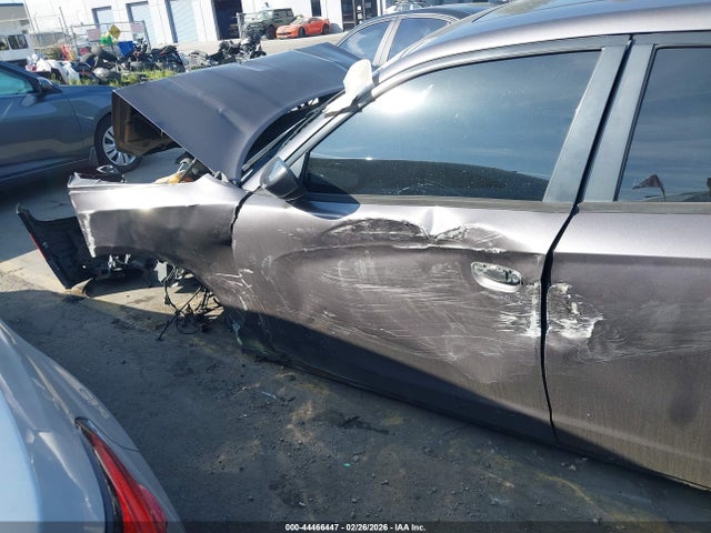 2C3CDXHG3FH890143 Dodge Charger Sxt