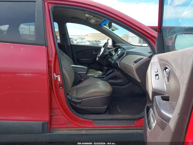 KM8JUCAG1FU097759 Hyundai TUCSON SE