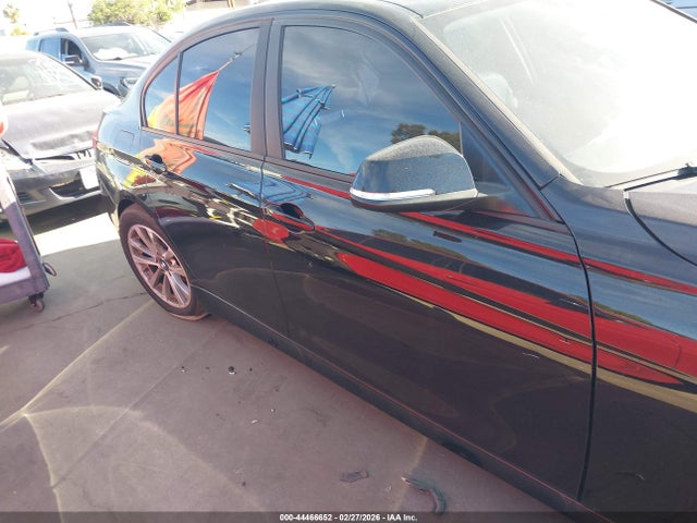BMW 320i 2018 WBA8A9C55JAH13435 Image 13