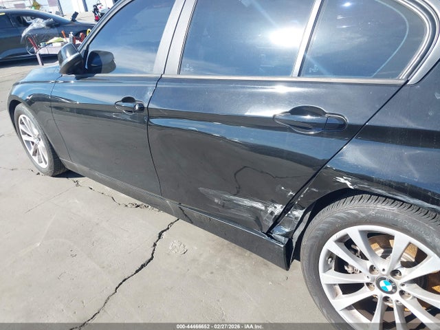 BMW 320i 2018 WBA8A9C55JAH13435 Image 14