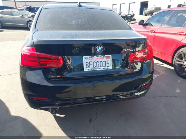 BMW 320i 2018 WBA8A9C55JAH13435 Image 16