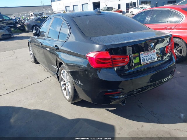 2018 BMW 320I WBA8A9C55JAH13435 Photo 2