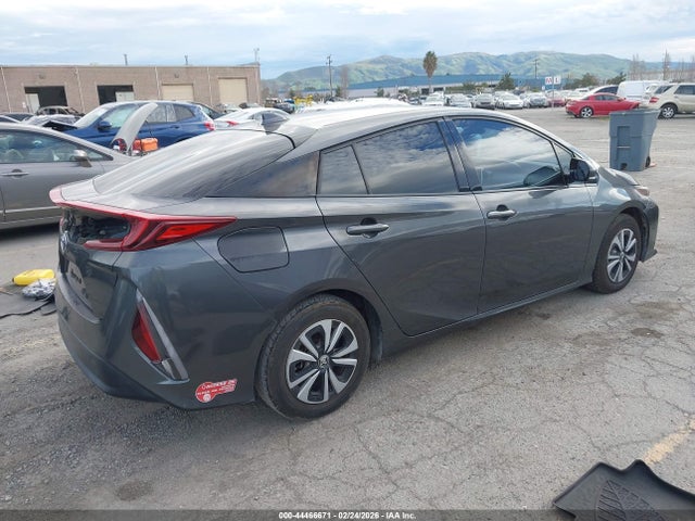 Toyota Prius Prime Premium 2017 JTDKARFP1H3044159 Image 4