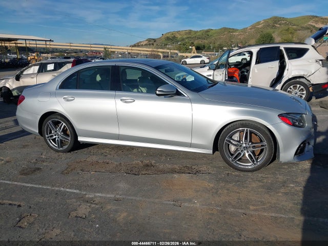 WDDZF4JB7KA689552 Mercedes-Benz E 300