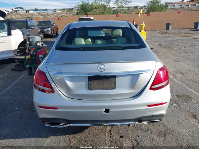 WDDZF4JB7KA689552 Mercedes-Benz E 300