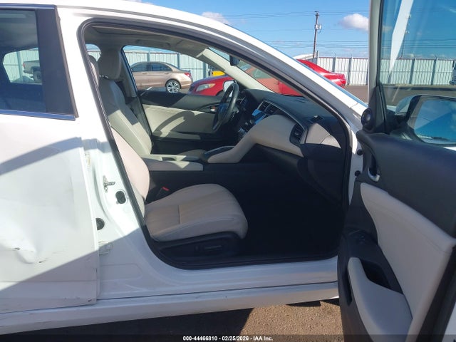 Honda Insight Touring 2019 19XZE4F90KE032835 Image 5