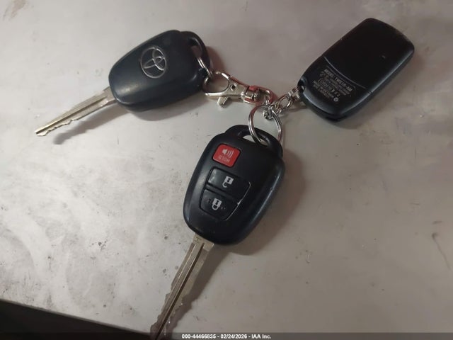 2T3WFREV5FW185216 Toyota Rav4 Xle