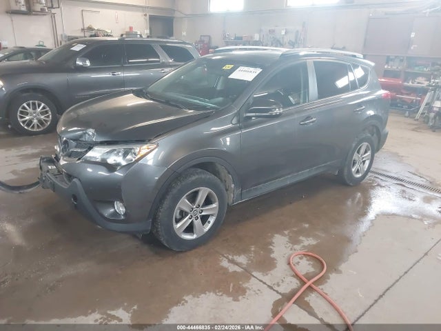 2T3WFREV5FW185216 Toyota Rav4 Xle