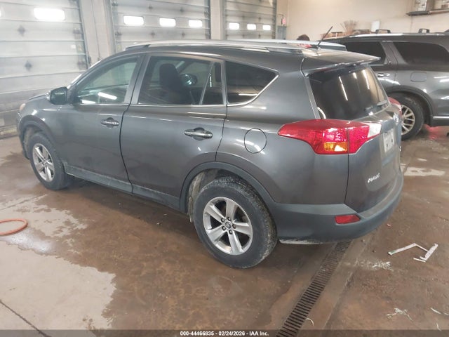 2T3WFREV5FW185216 Toyota Rav4 Xle