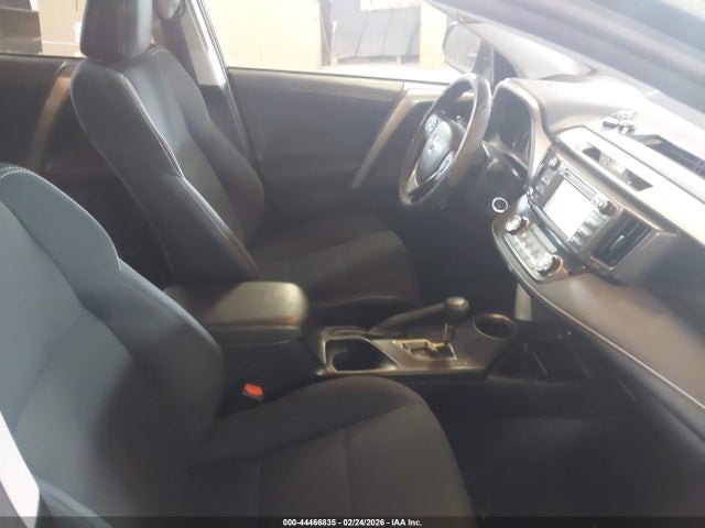 2T3WFREV5FW185216 Toyota Rav4 Xle