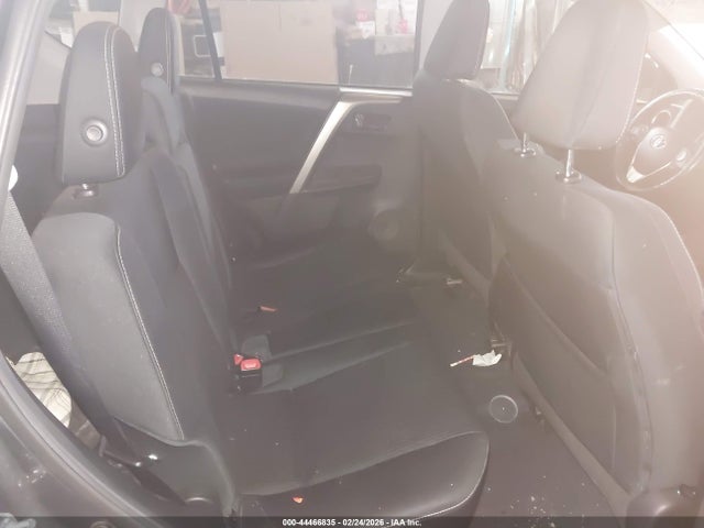 2T3WFREV5FW185216 Toyota Rav4 Xle