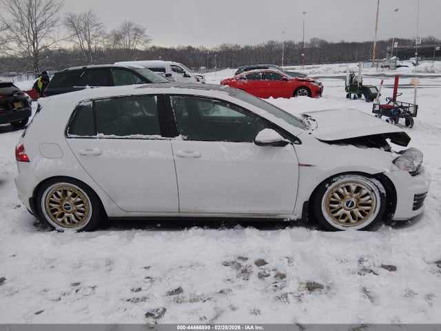 2015 Volkswagen Golf Gti 2.0t Se 4-door მანქანა იყიდება აუქციონზე, vin: 3VW4T7AUXFM054752, აუქციონის ნომერი: 44466899