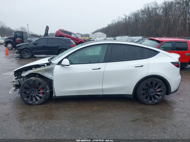Продажа на аукционе авто 2021 Tesla Model Y Performance Dual Motor All-wheel Drive, vin: 5YJYGDEF0MF209832, номер лота: 44467029