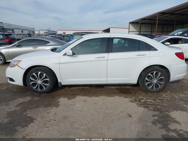 Aukcja sprzedaży 2014 Chrysler 200 Lx, vin: 1C3CCBAB0EN205638, numer aukcji: 44467130