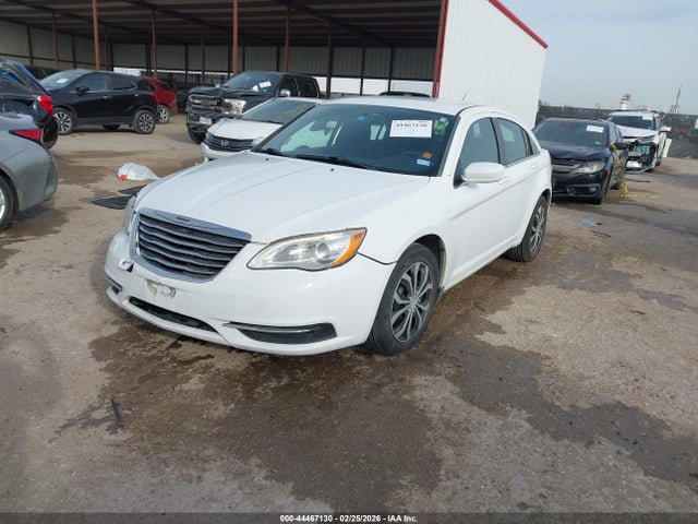 Aukcja sprzedaży 2014 Chrysler 200 Lx, vin: 1C3CCBAB0EN205638, numer aukcji: 44467130