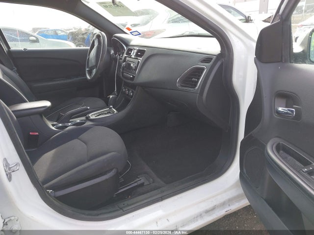 Aukcja sprzedaży 2014 Chrysler 200 Lx, vin: 1C3CCBAB0EN205638, numer aukcji: 44467130