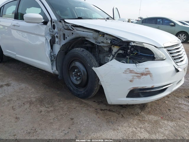 Aukcja sprzedaży 2014 Chrysler 200 Lx, vin: 1C3CCBAB0EN205638, numer aukcji: 44467130