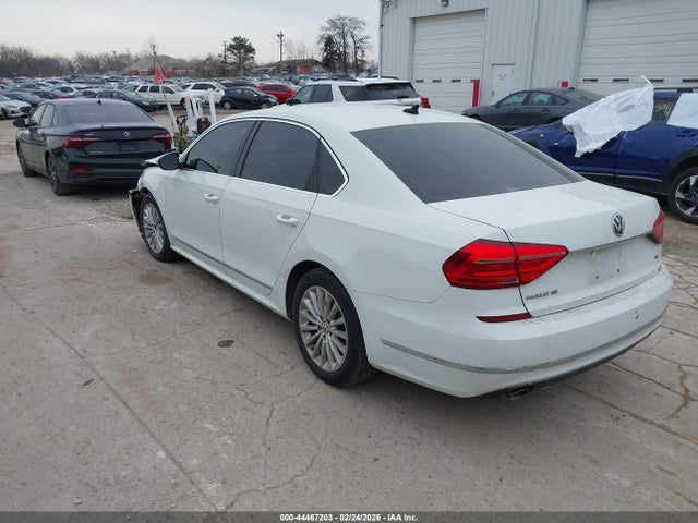 2016 VOLKSWAGEN PASSAT 1VWBT7A32GC057372 Photo 2