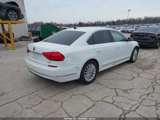 2016 VOLKSWAGEN PASSAT 1VWBT7A32GC057372 Photo 3