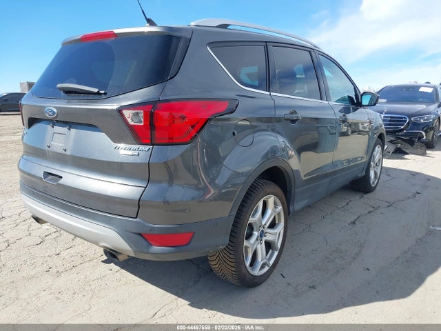 1FMCU9J94KUA91834 Ford Escape Titanium