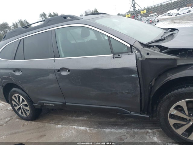 4S4BTADC4R3300951 Subaru Outback Premium