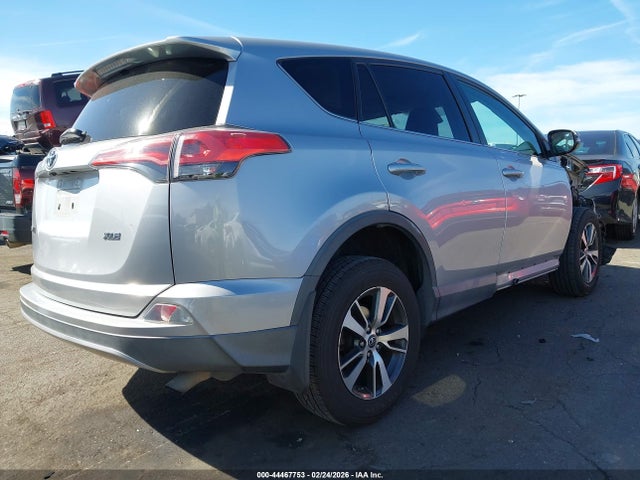 2T3WFREV1JW461982 Toyota Rav4 Xle