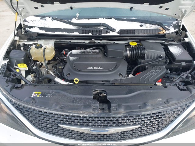 2017 Chrysler Pacifica Touring მანქანა იყიდება აუქციონზე, vin: 2C4RC1DG4HR592418, აუქციონის ნომერი: 44467760
