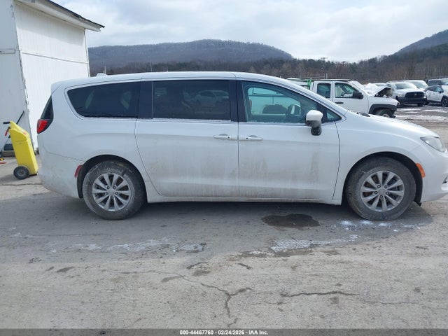 2017 Chrysler Pacifica Touring მანქანა იყიდება აუქციონზე, vin: 2C4RC1DG4HR592418, აუქციონის ნომერი: 44467760