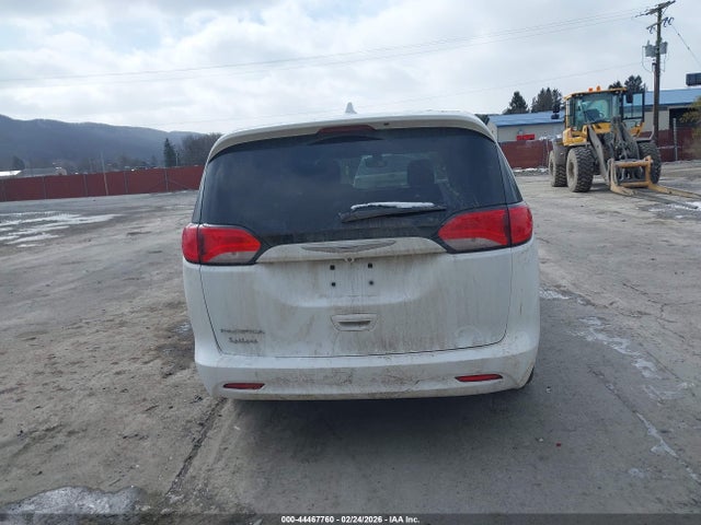 2017 Chrysler Pacifica Touring მანქანა იყიდება აუქციონზე, vin: 2C4RC1DG4HR592418, აუქციონის ნომერი: 44467760