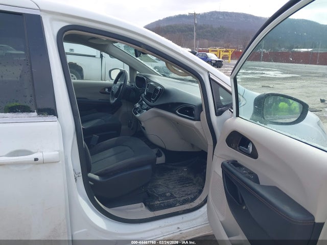 2017 Chrysler Pacifica Touring მანქანა იყიდება აუქციონზე, vin: 2C4RC1DG4HR592418, აუქციონის ნომერი: 44467760