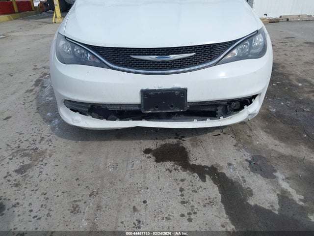 2017 Chrysler Pacifica Touring მანქანა იყიდება აუქციონზე, vin: 2C4RC1DG4HR592418, აუქციონის ნომერი: 44467760