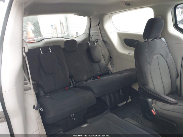 2017 Chrysler Pacifica Touring მანქანა იყიდება აუქციონზე, vin: 2C4RC1DG4HR592418, აუქციონის ნომერი: 44467760