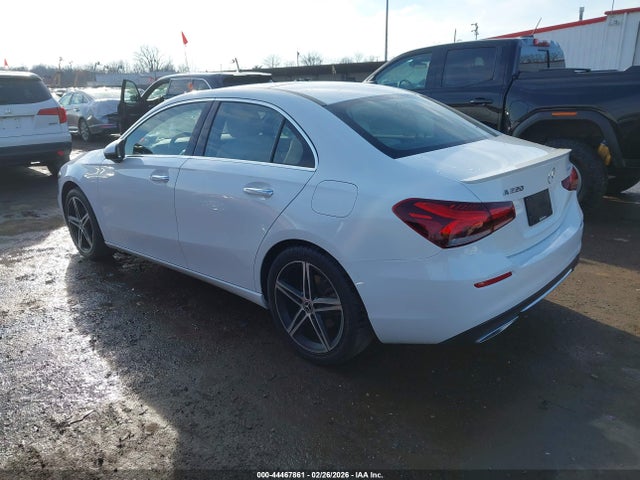 2019 MERCEDES-BENZ A 220 WDD3G4FB1KW010597 Photo 2