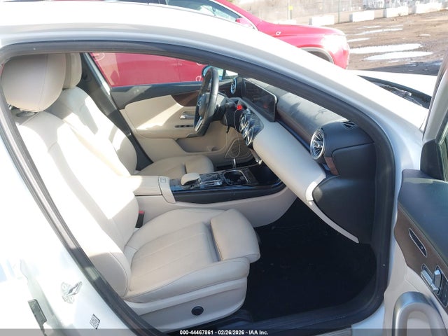 2019 MERCEDES-BENZ A 220 WDD3G4FB1KW010597 Photo 4