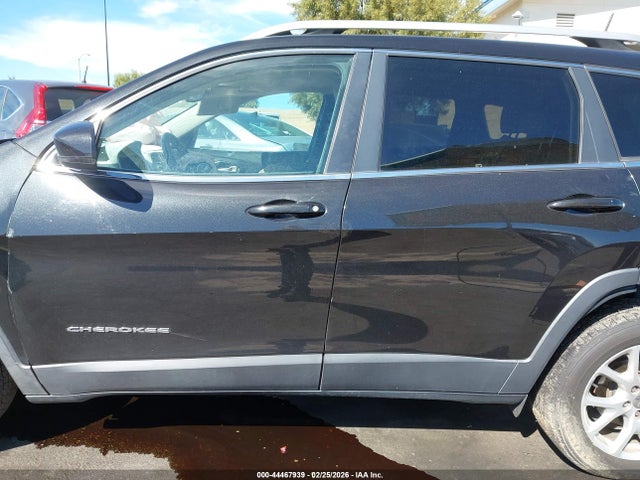 1C4PJLCB9GW257787 Jeep Cherokee Latitude