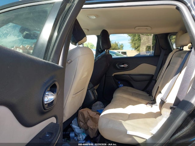 1C4PJLCB9GW257787 Jeep Cherokee Latitude