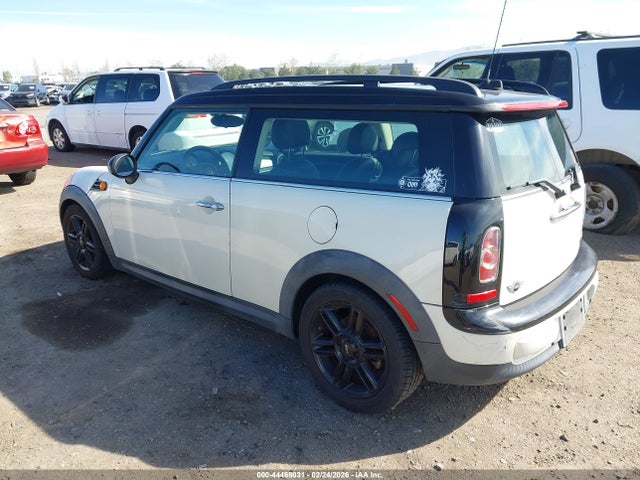 2013 MINI CLUBMAN WMWZF3C59DT489708 Photo 2