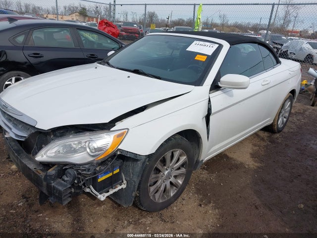 44468115 :رقم المزاد ، 1C3BCBEB0DN540127 vin ، 2013 Chrysler 200 Touring مزاد بيع