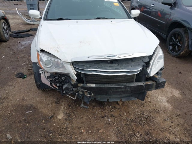 44468115 :رقم المزاد ، 1C3BCBEB0DN540127 vin ، 2013 Chrysler 200 Touring مزاد بيع