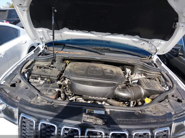 1C4RJEAG8LC141057 Jeep Grand Cherokee Laredo E 4x2
