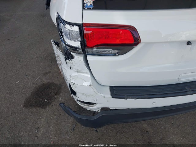 1C4RJEAG8LC141057 Jeep Grand Cherokee Laredo E 4x2