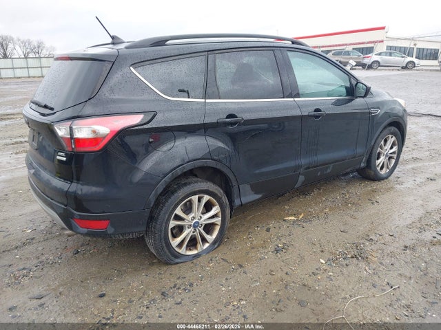 44468211 :رقم المزاد ، 1FMCU0HD7JUA71548 vin ، 2018 Ford Escape Sel مزاد بيع