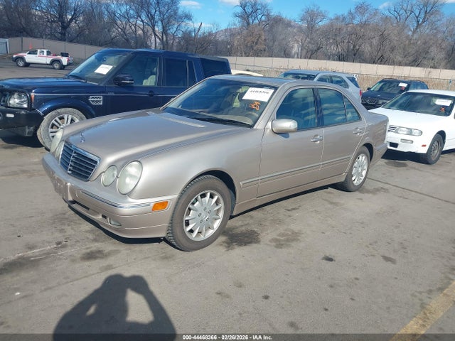 2000 Mercedes-benz E 320 4m მანქანა იყიდება აუქციონზე, vin: WDBJF82J9YX029148, აუქციონის ნომერი: 44468366