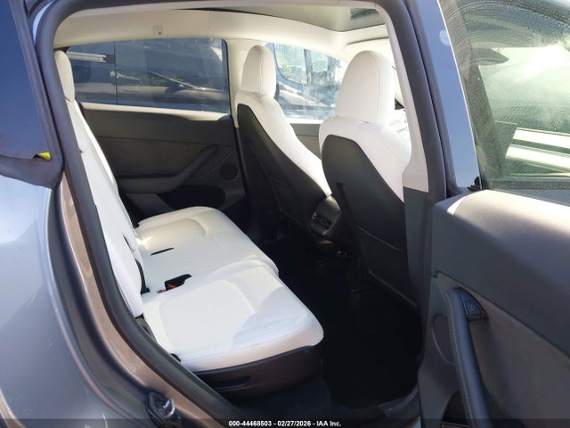 Продаж на аукціоні авто 2024 Tesla Model Y Long Range Dual Motor All-wheel Drive, vin: 7SAYGAEE5RF122086, номер лоту: 44468503