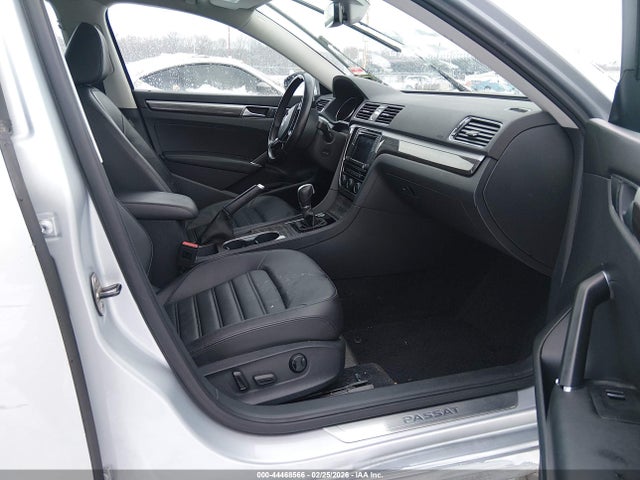 44468566 :رقم المزاد ، 1VWCM7A35GC052569 vin ، 2016 Volkswagen Passat V6 Sel Premium مزاد بيع