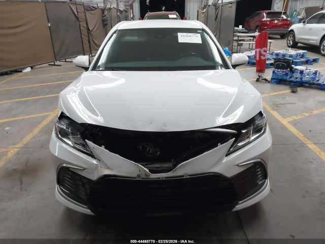4T1C11BK6MU040902 Toyota Camry Le Awd