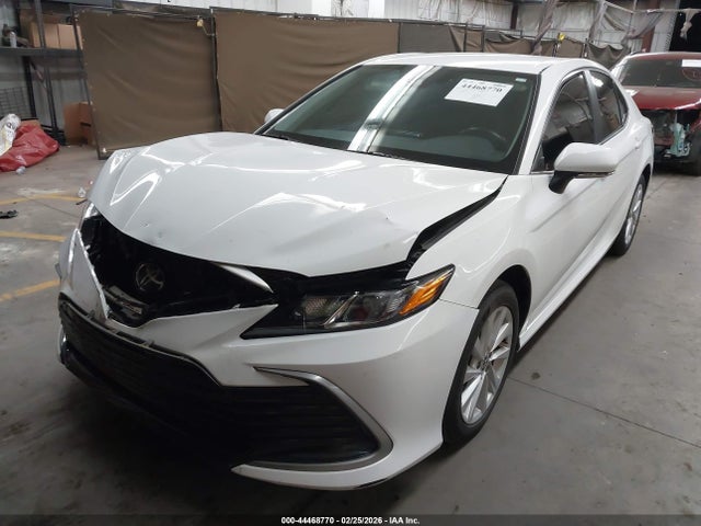 4T1C11BK6MU040902 Toyota Camry Le Awd