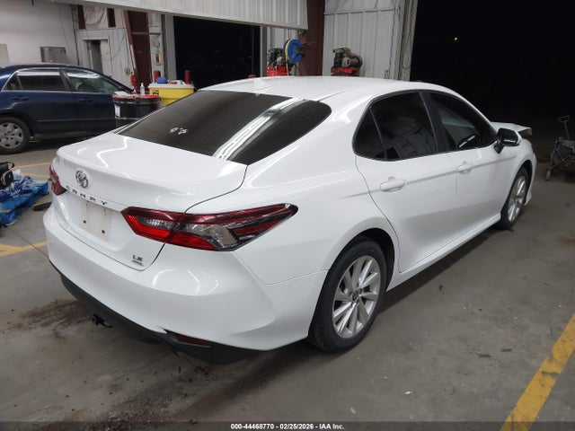 4T1C11BK6MU040902 Toyota Camry Le Awd