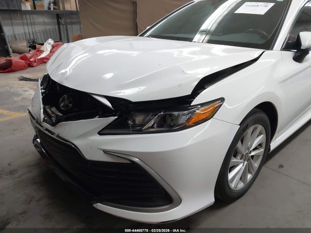 4T1C11BK6MU040902 Toyota Camry Le Awd